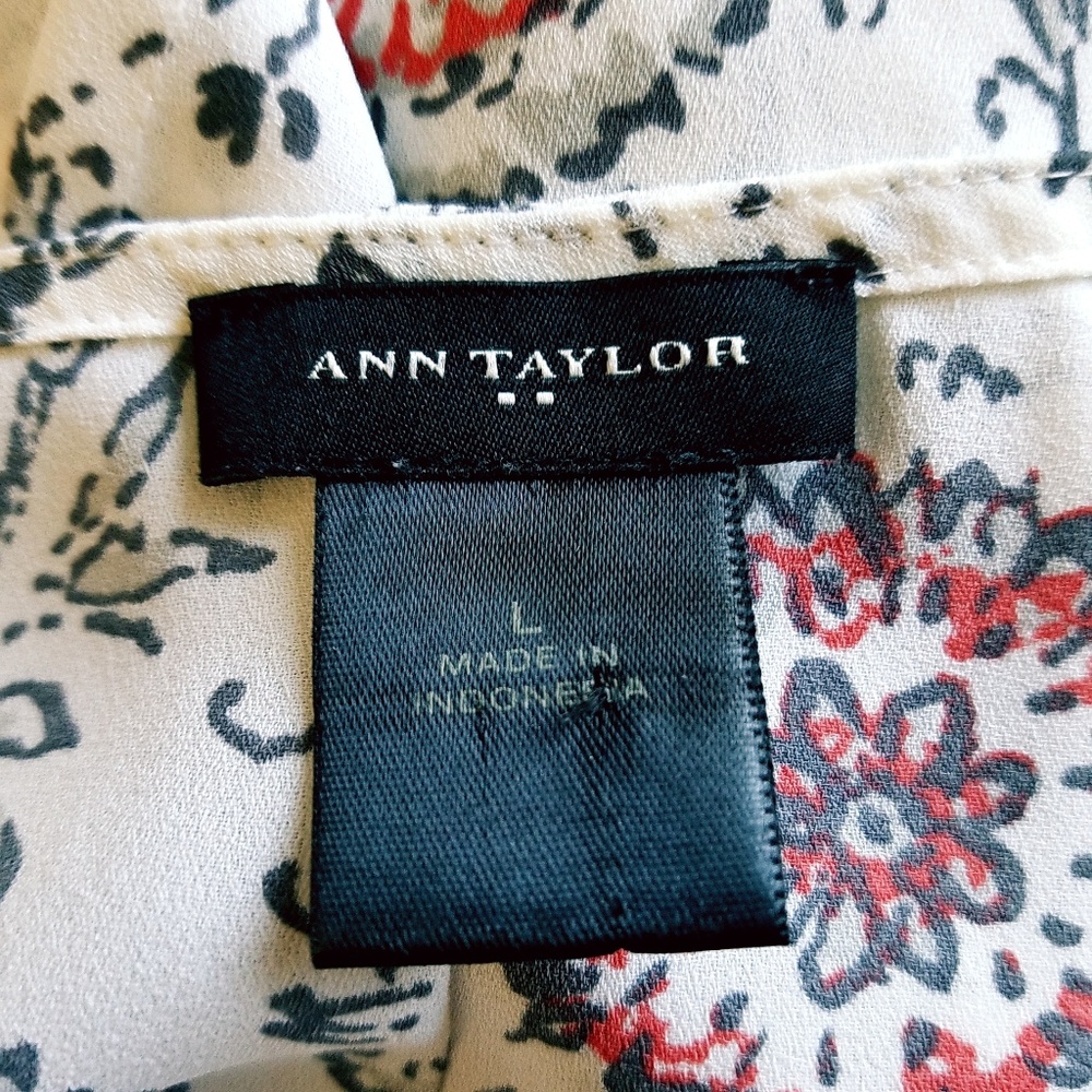 Ann Taylor White Floral V-Neck Blouse with Red Accents - Picture 7 of 8